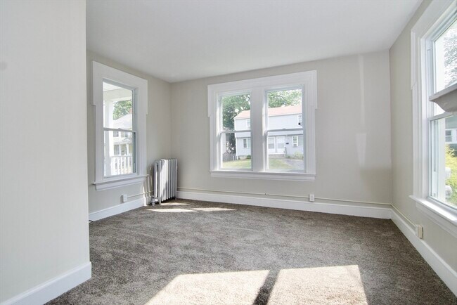Building Photo - 58 Howes St