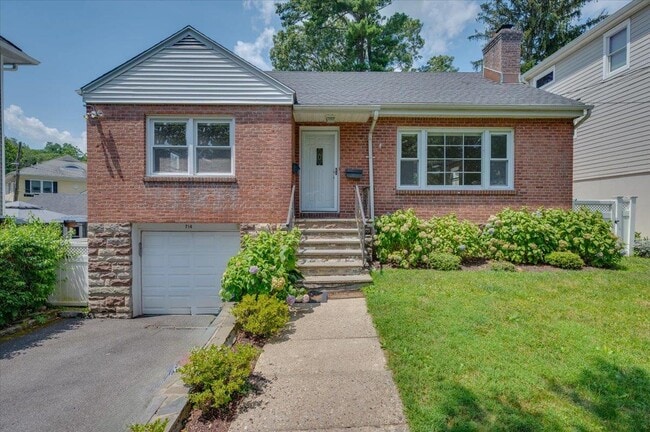 Primary Photo - 714 Forest Ave