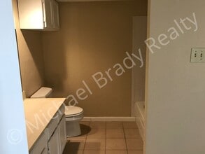 Building Photo - Move in Special! One Bedroom Condo! $99 deposit!