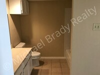 Building Photo - Move in Special! One Bedroom Condo! Rent o...