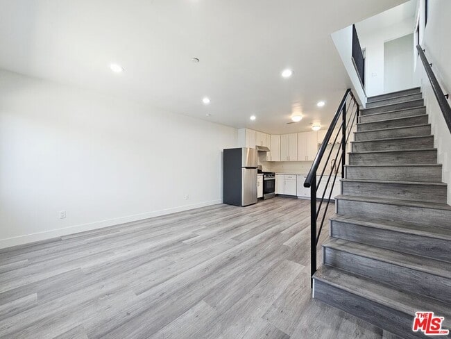 Building Photo - 4110 1/2 Normandie Ave