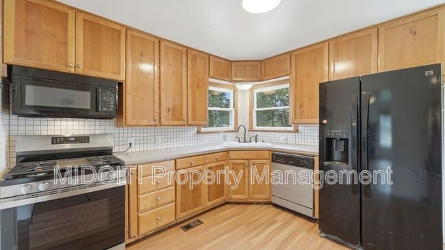 Building Photo - 1079 Canyon Dr