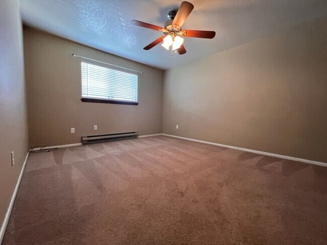 Building Photo - 7th