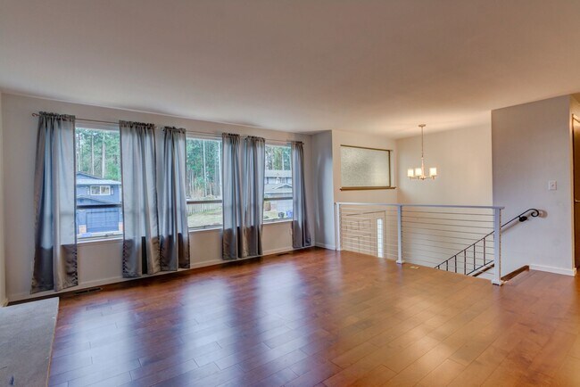 Building Photo - Spacious 4-Bedroom Home with Modern Upgrad...
