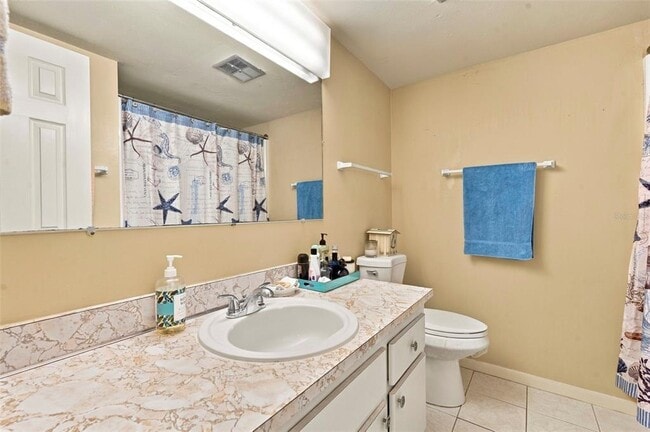Building Photo - 2525 W Bay Dr