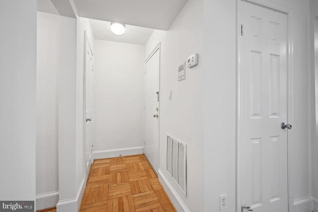 Building Photo - 2727 Ordway St NW