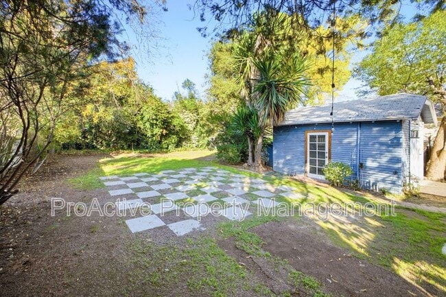 Building Photo - 507 Flower St