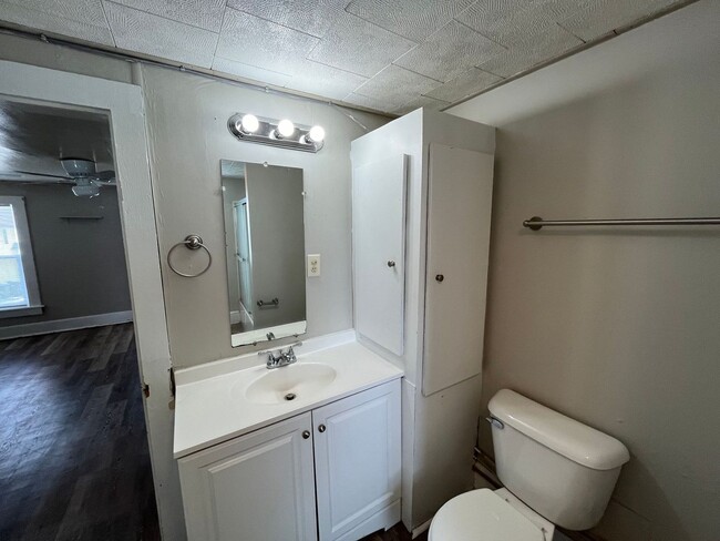 Building Photo - 310 W Arnold St