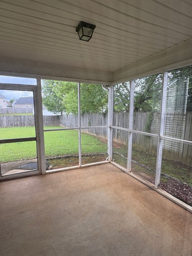 Building Photo - Charming 3 Bed Home Plus Bonus Room