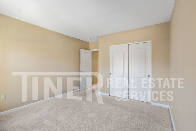 Building Photo - 5350 Dunlay Dr