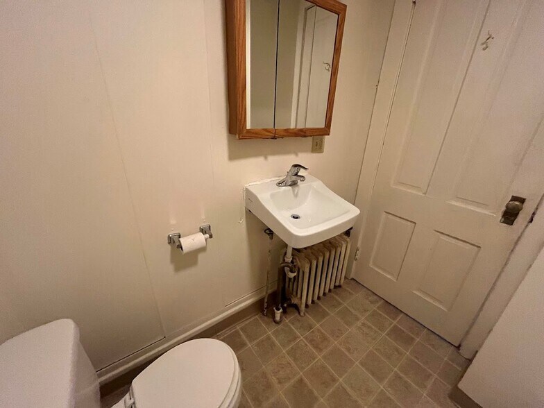 Building Photo - 406 W Mifflin St