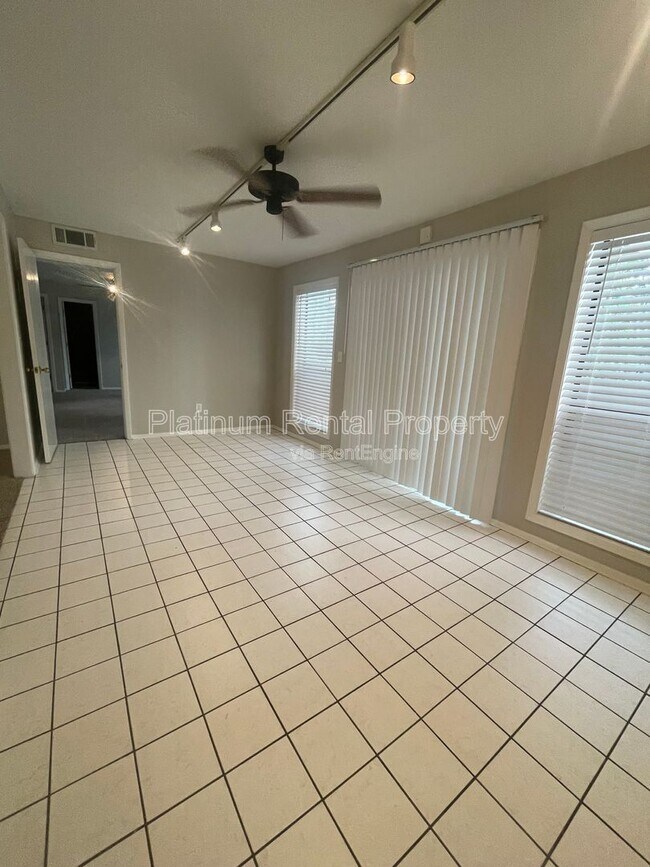 Building Photo - 402 Wynnes Ridge Cir SE