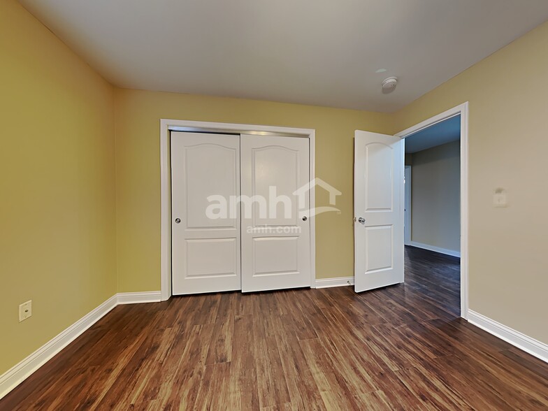 Building Photo - 11207 Sugarmill Dr