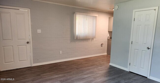 Building Photo - 2645 W Morten Ave