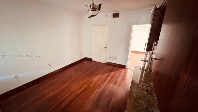 Building Photo - 2516 Centergate Dr