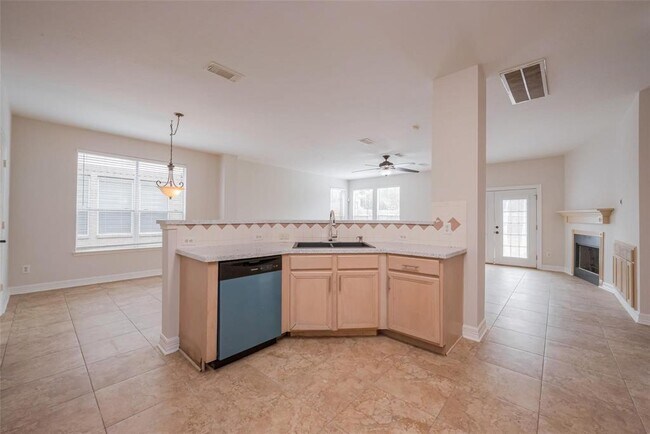 Building Photo - 16543 Cypress Thicket Dr