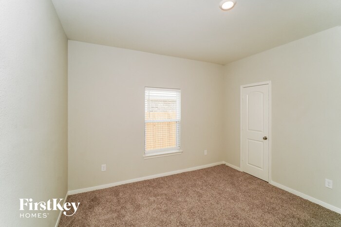 Building Photo - 6411 Thorpe Holw