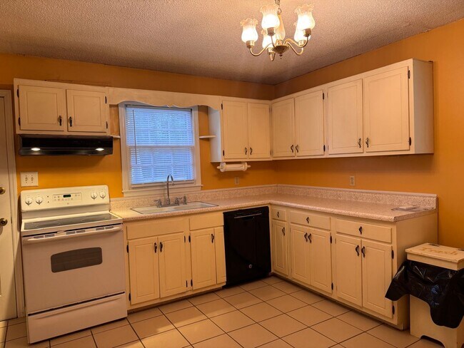 Building Photo - 3 Bed, 1 Bath Home located out in the country!
