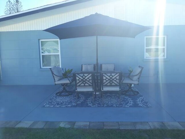 Patio Dining Set - 5604 1st Avenue Dr NW