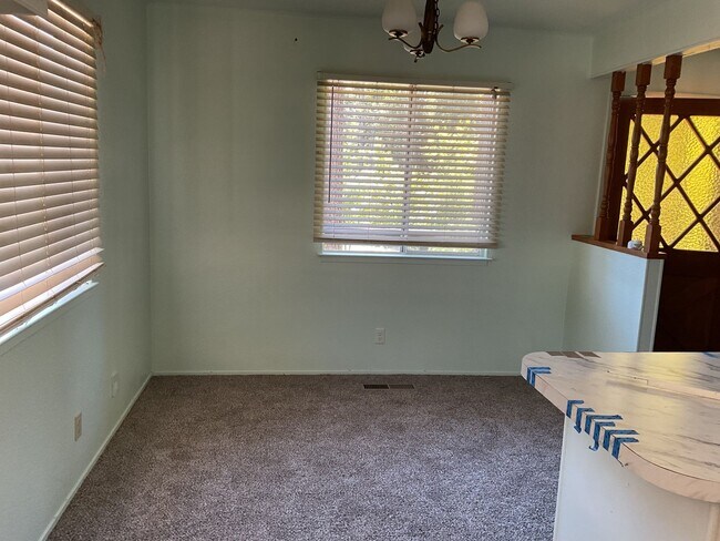 Building Photo - Two story 4 bedroom 2 bath home, Magalia