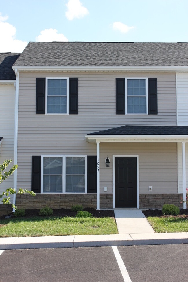 3 Bedroom, 2.5 Bath Two Level Townhouse 1015 Cherrybrook Dr