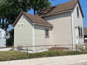 Building Photo - 1 Bedroom W/ Loft Area