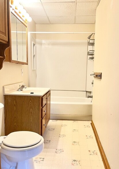 Building Photo - 204 N Champlain St