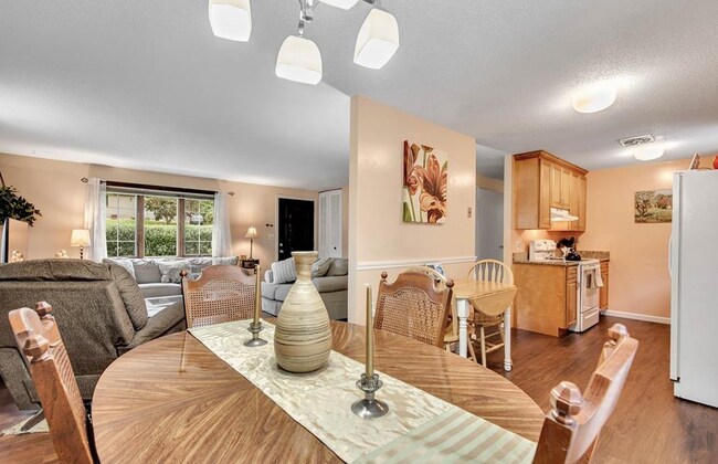 Building Photo - 25 Christian Hill Rd