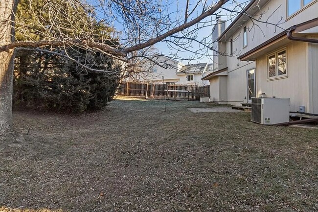 Building Photo - Spacious Harvey Oaks 4-bedroom home with classic charm and modern updates