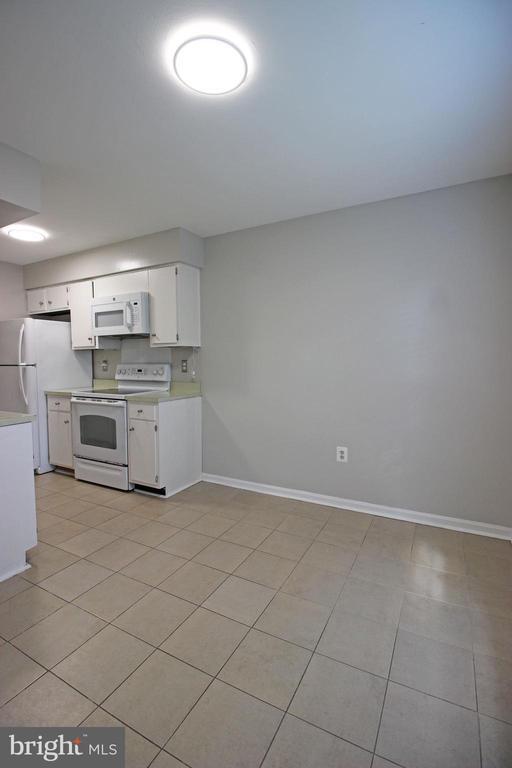 Building Photo - 6530 Yadkin Ct