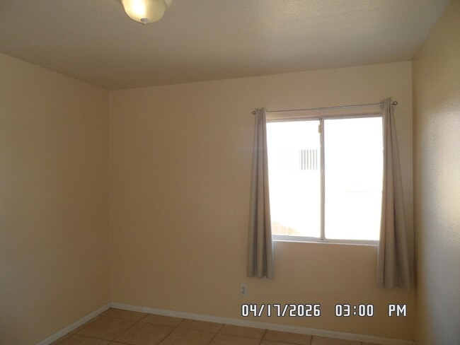 Building Photo - 3 Bedrooms, 2 Bathrooms, approx. 1392 sq. ft., 2 Car Garage, Covered Patio, Fenced, Play house,