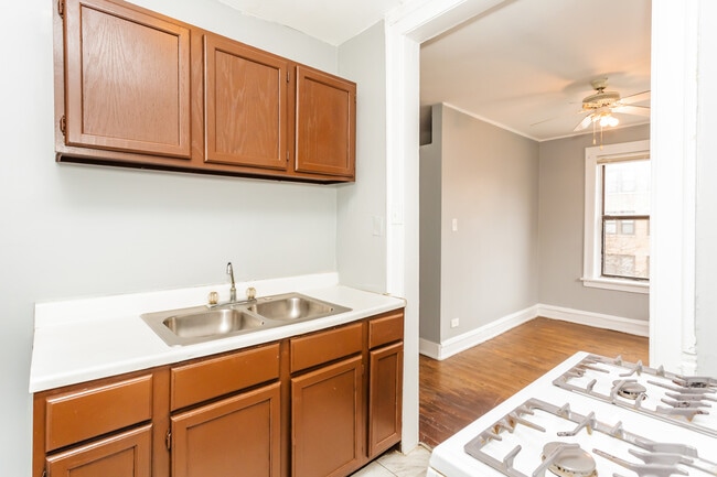 Building Photo - 6959 S Paxton Ave