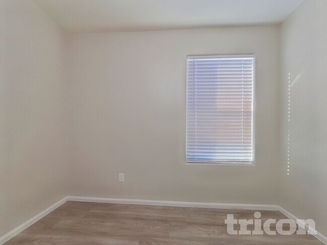 Building Photo - 2116 S 160th Ln