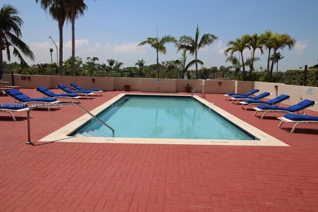 Building Photo - 6422 Collins Ave