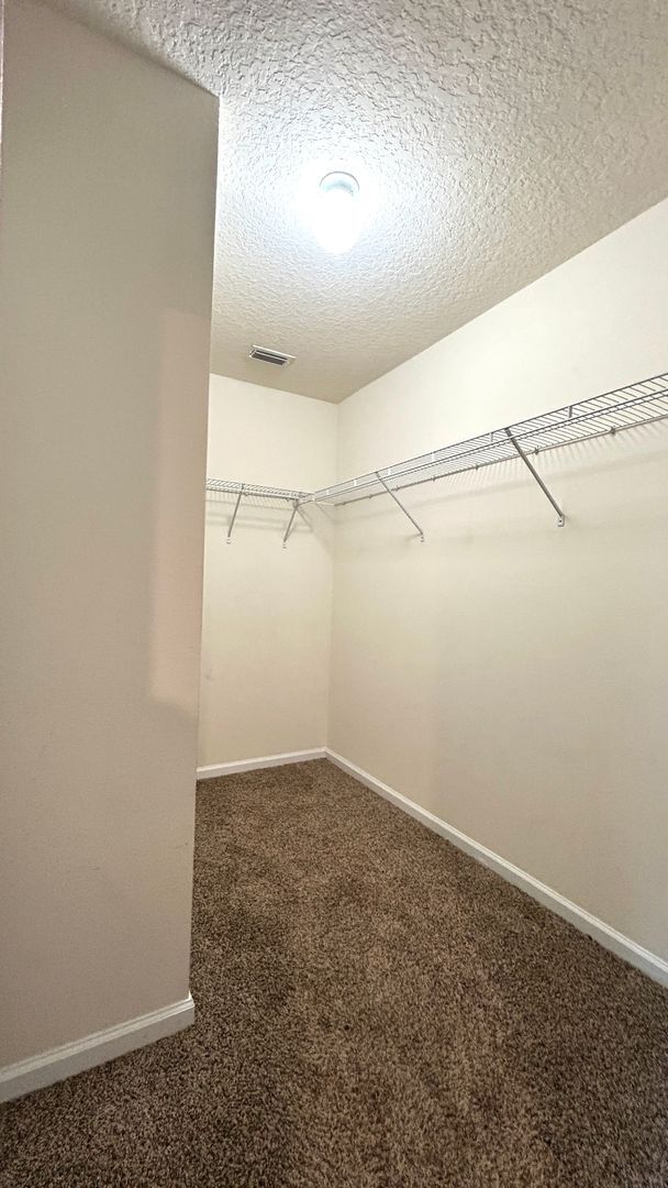 Building Photo - Fabulous 4 Bedroom 2 Bath in Pritchard Point