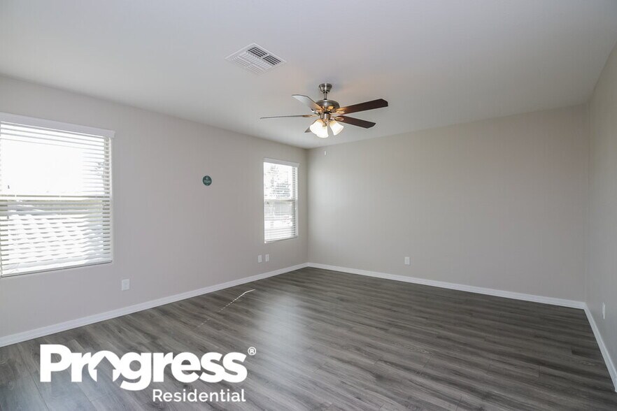 Building Photo - 1563 S Loren Ln