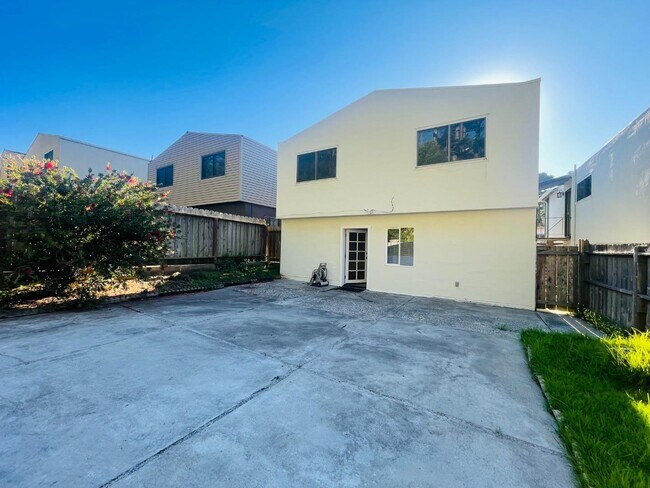 Building Photo - 4250 Callan Blvd