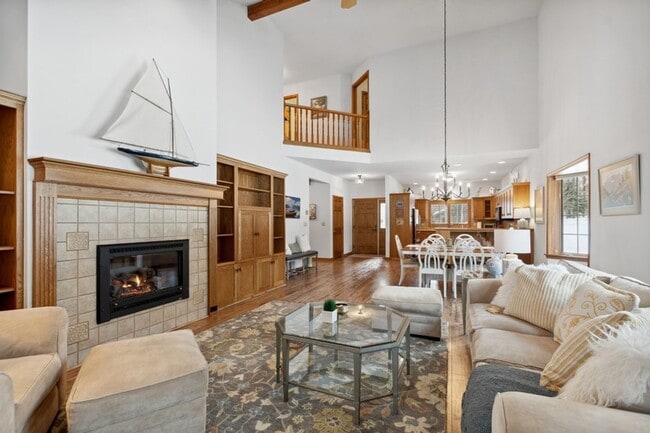 Building Photo - 3 bedroom, 2.5 bath townhome, close to Whitefish Lake State Park and the Golf Course