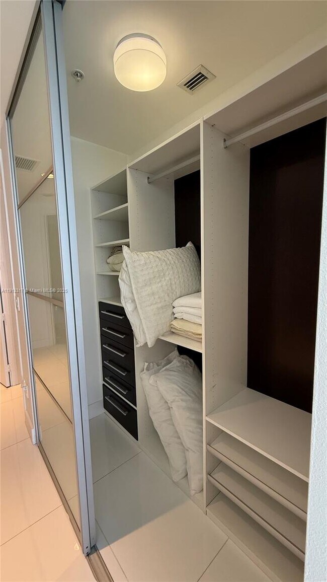 Building Photo - 18201 Collins Ave