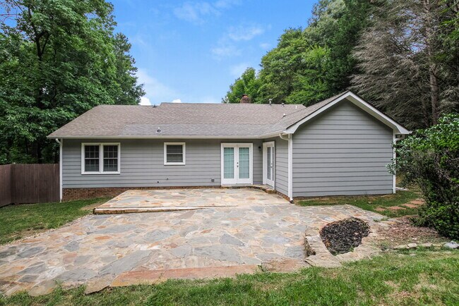 Building Photo - 105 Interlaken Pl