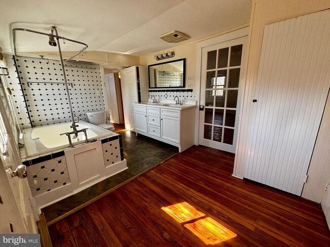 Building Photo - 8122 John Mosby Hwy