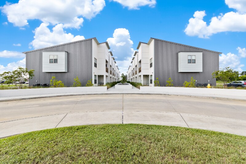 Building Photo - 210 Spoonbill Dr