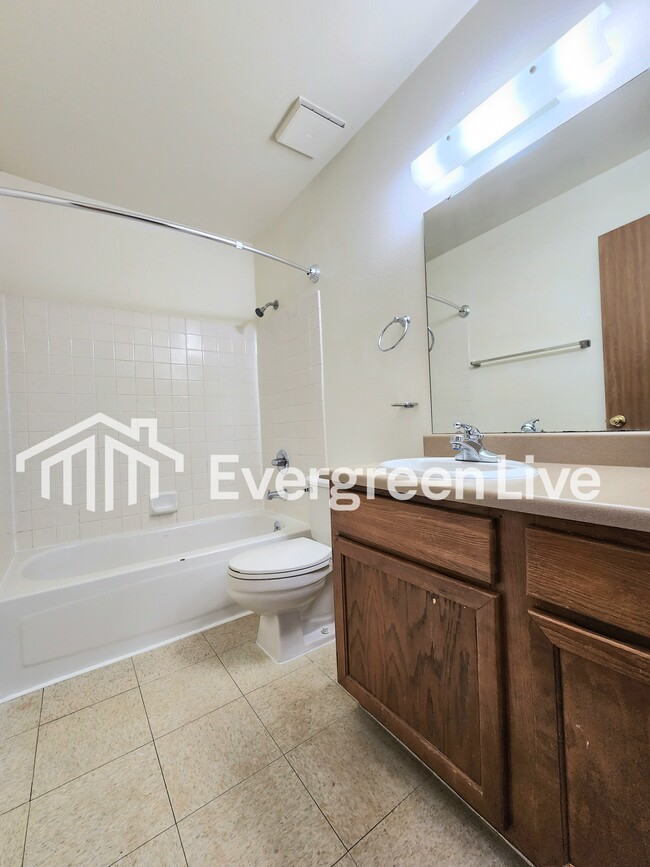 Building Photo - 213 Raven Dr