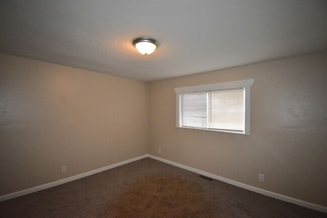 Building Photo - Modern home tucked away in the adorable little town of Brownsville.