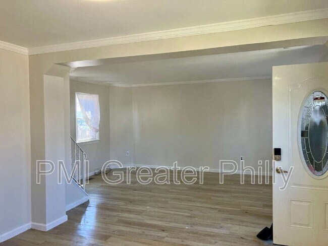 Building Photo - 1523 W Cheltenham Ave