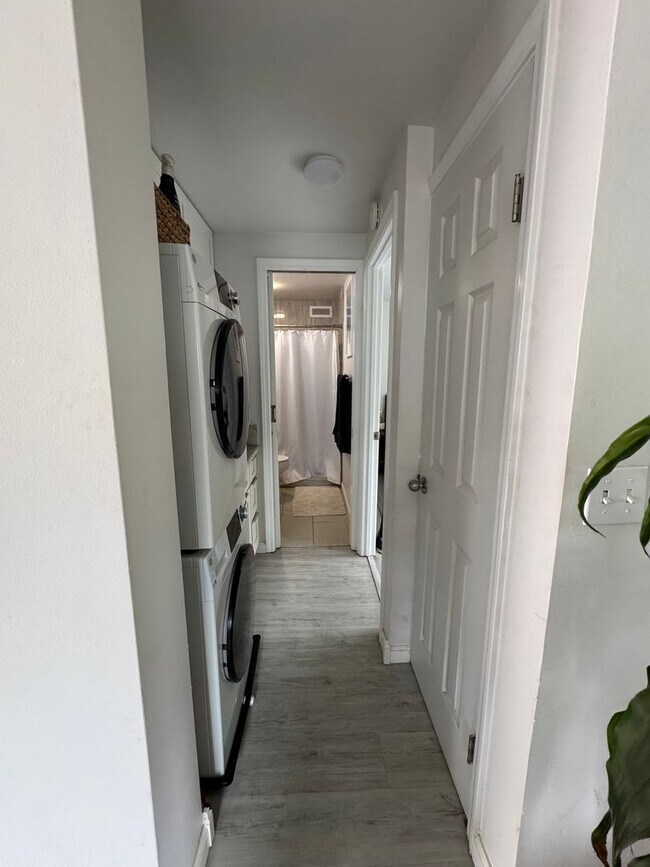 Building Photo - Available Now | Fully Furnished 1 Bedroom,...