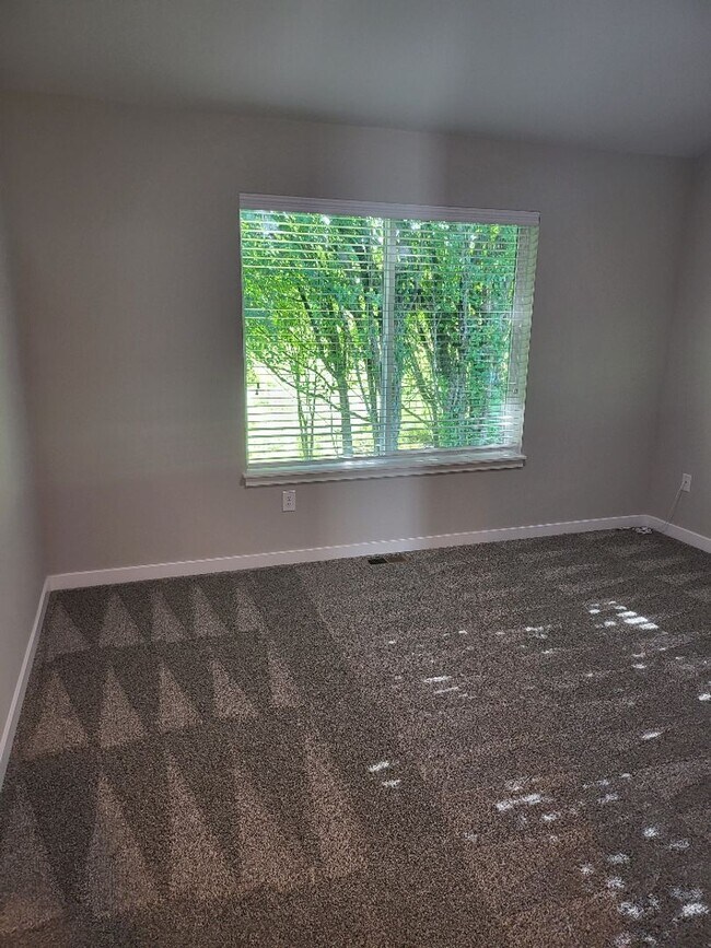 Building Photo - STATUS: AVAILABLE  | $2100.00 a month + $1...