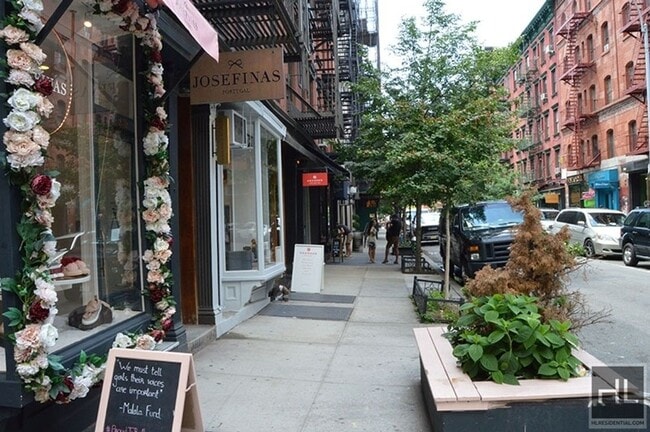 Building Photo - MOTT ST.