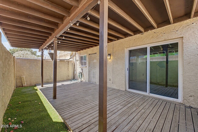 Building Photo - 2225 E Catalina Dr