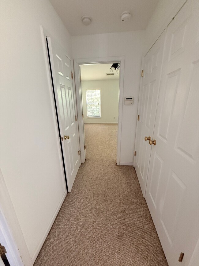 Building Photo - 8742 Appledale Dr